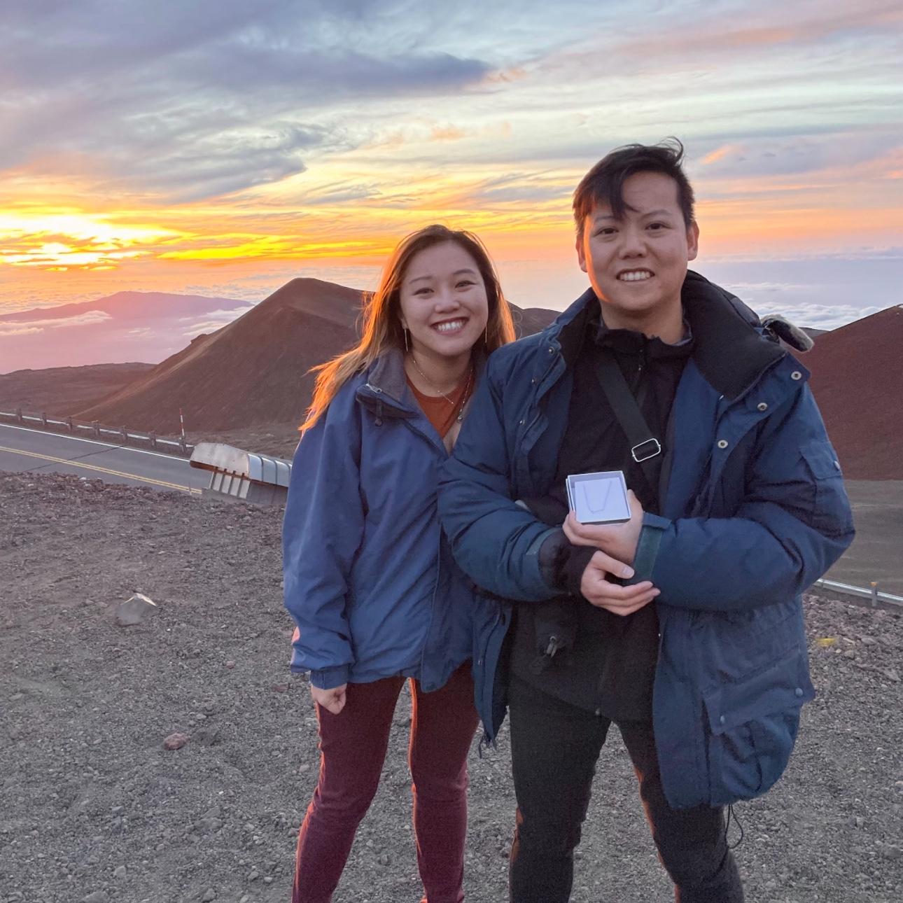 11/26/22 – First time standing on Mauna Kea, one of the world’s tallest mountains—and yes, the view was epic!

Lần đầu tiên đứng trên đỉnh Mauna Kea, một trong những ngọn núi cao nhất thế giới! 🌄✨