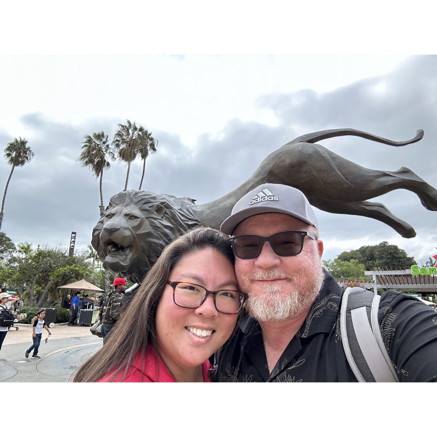 Can someone say photobomb?? San Diego Zoo, 2023