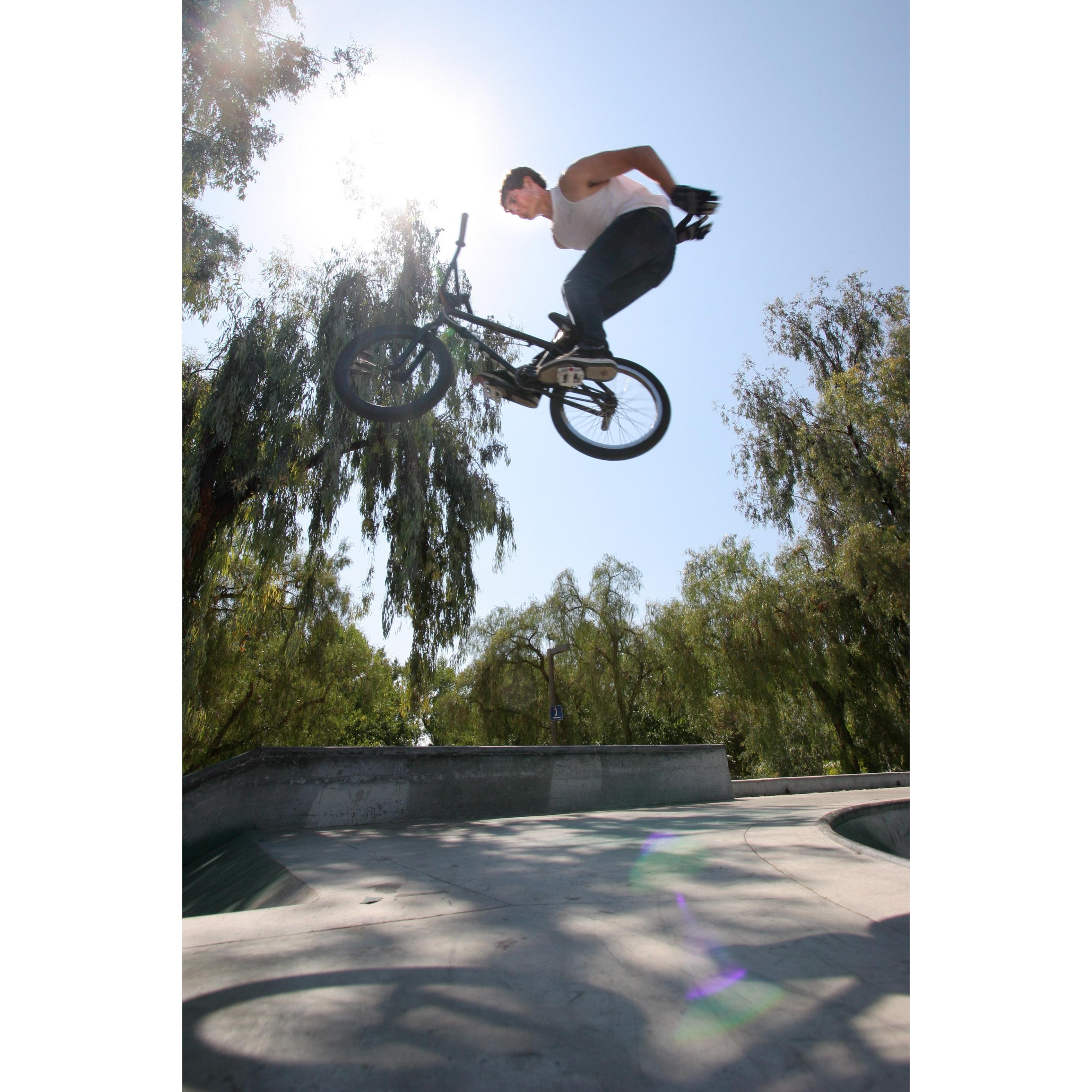 2006- Kent doing mad tricks at Stonegate Skate Park