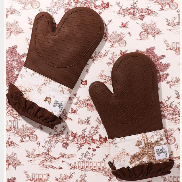 FRIEND OF MINE OVEN MITTS- BROWN TOILE