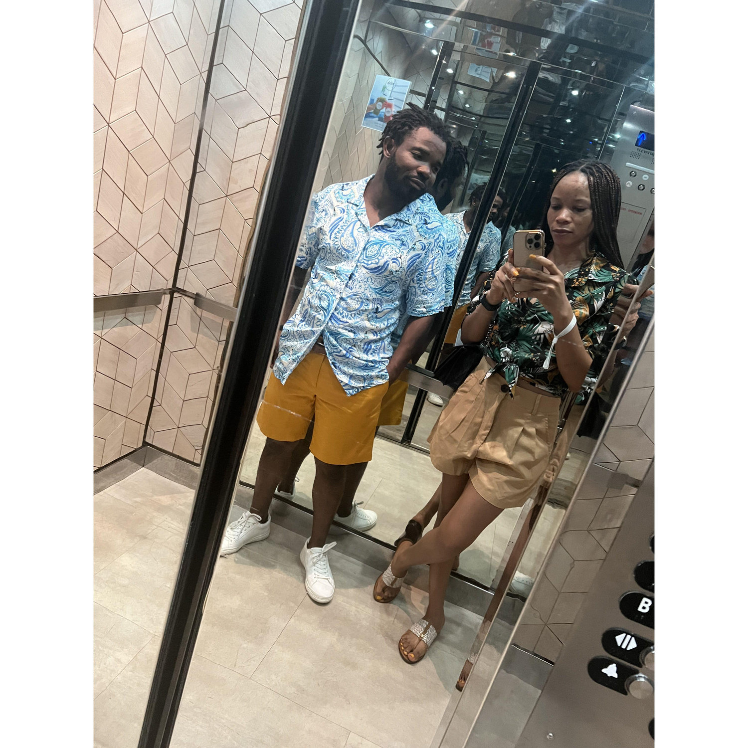 What's a tour without an elevator pose