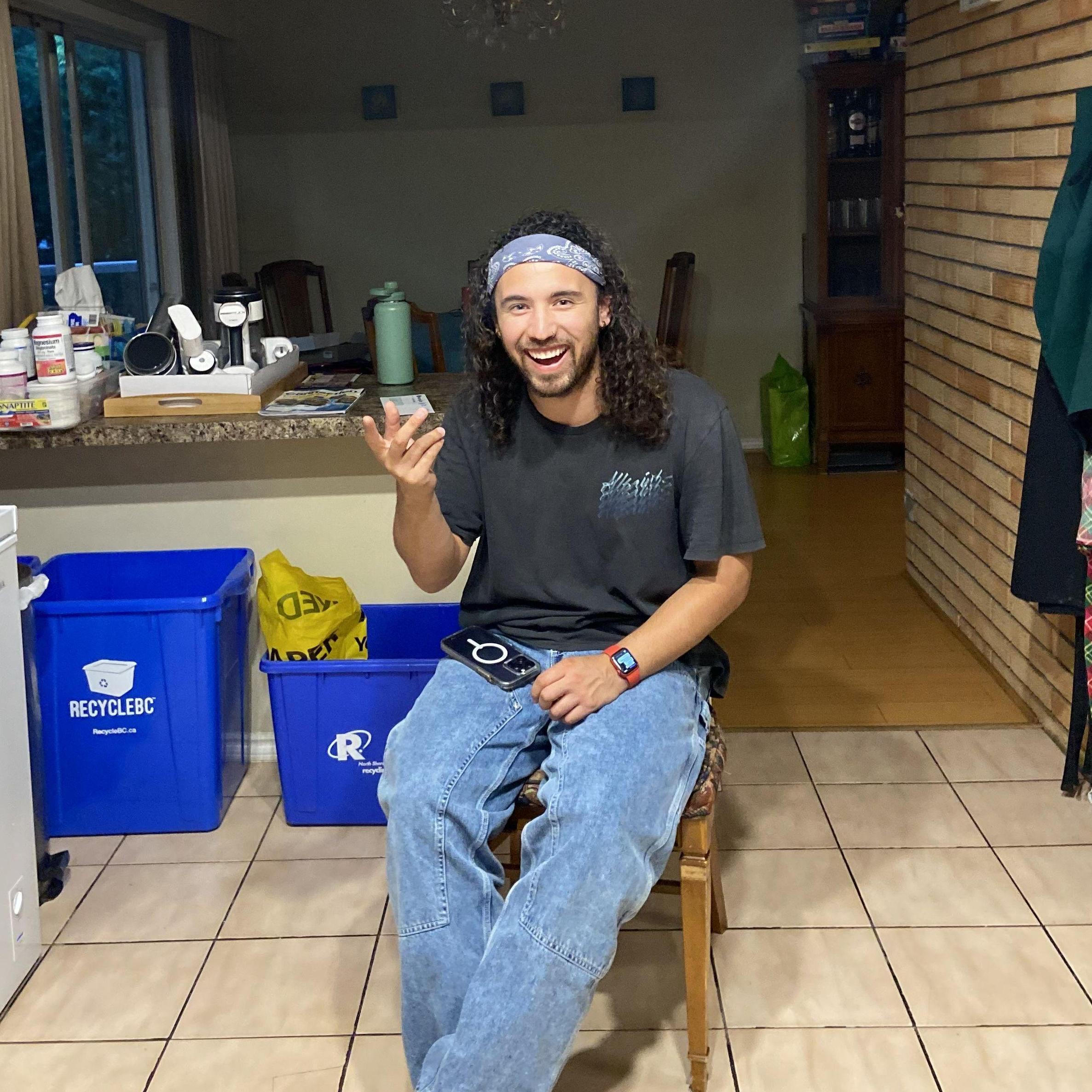 Joash sharing how him and Kate met for the first time with friends. They couldn't help but take a picture while he was talking.