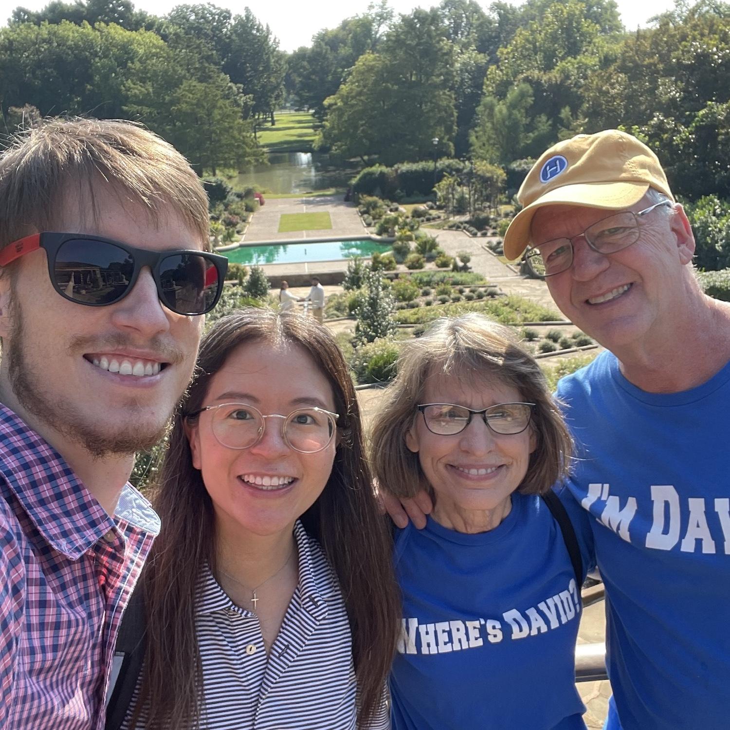 David and Becky invited Benjamin and Nina to go to Fort Worth Botanical Garden! It was a beautiful day, taking a walk and having a picnic together were so nice!
