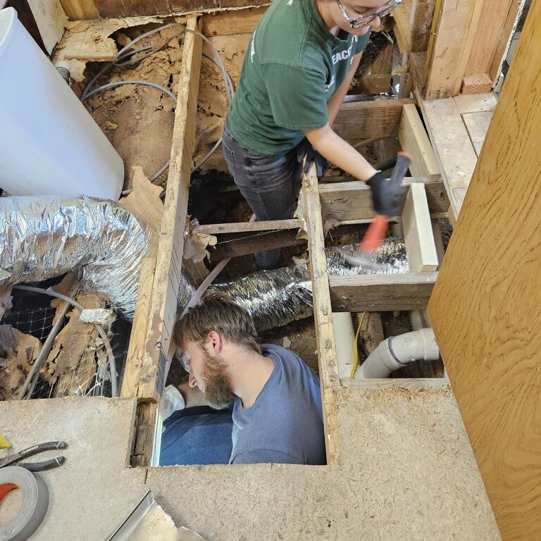 House remodeling project / remodelando la casa