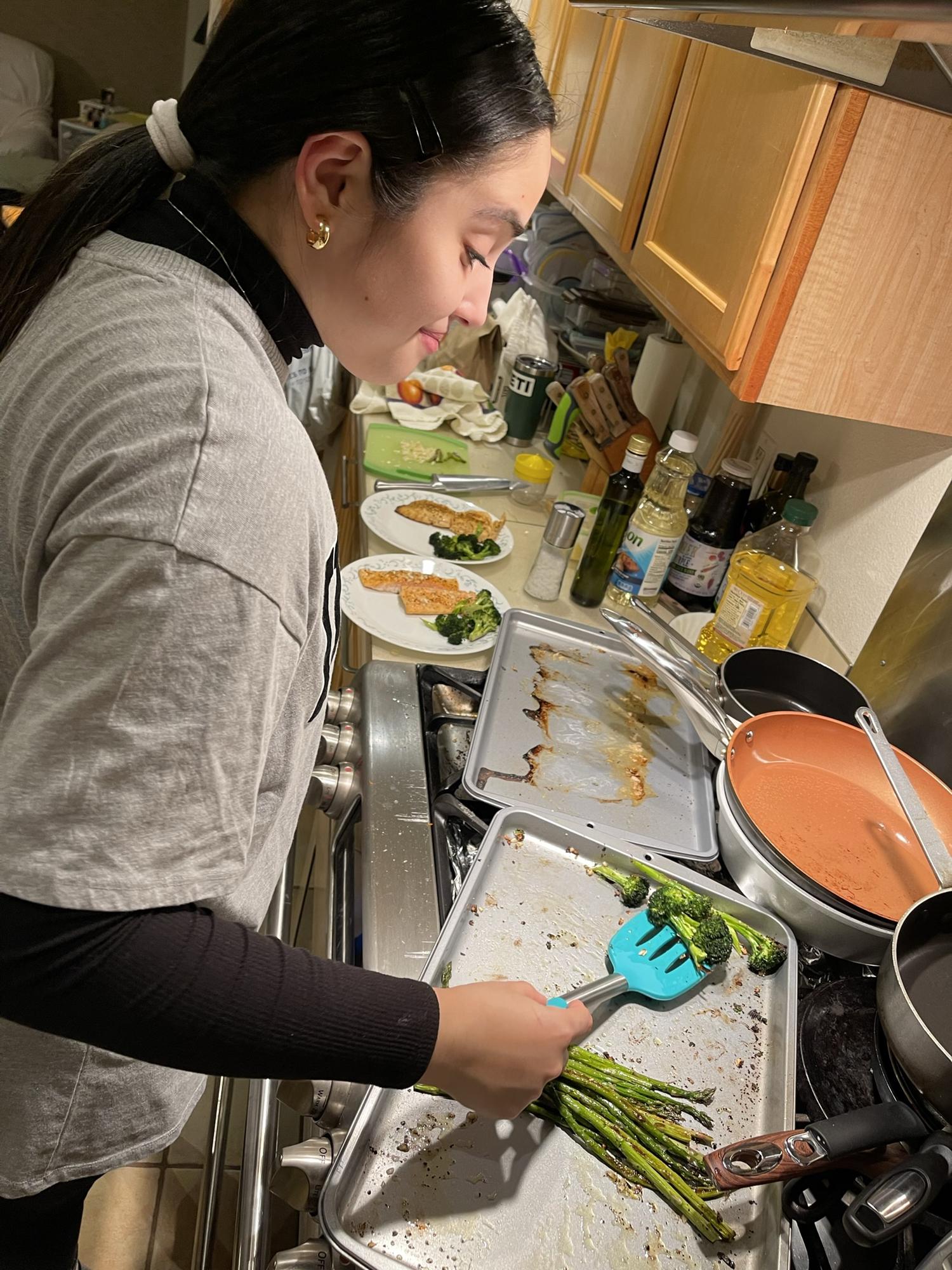 Ari cooking Dinner for us 🍽