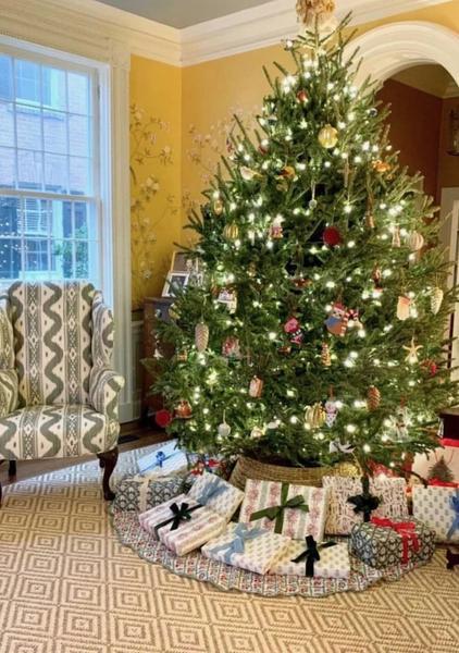 Holiday Trelliage Tree Skirt