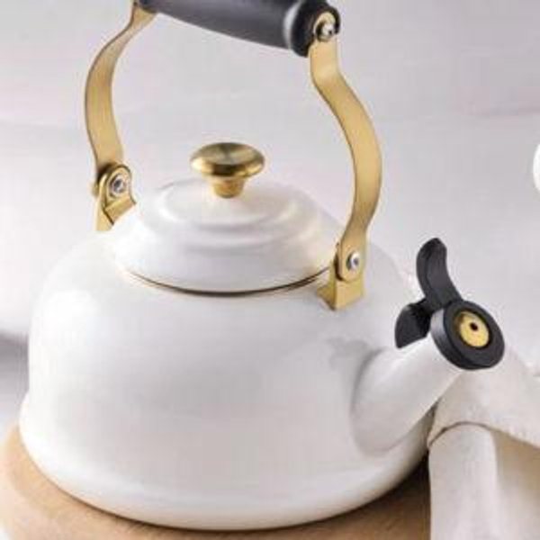 Le Creuset Classic Whistling Kettle