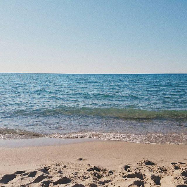 September 26, 2017:
Emilio took this shot while they were visiting their favorite beach spot on the coast of Lake Michigan. 🏖️