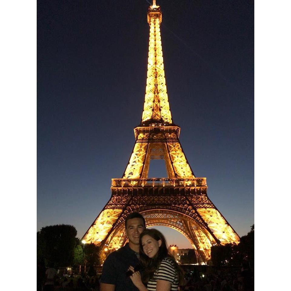 Paris again! This is one of my favorite pictures from that trip so I couldn't help but post it. The Eiffel Tower is so gorgeous when it is sparkling at night.