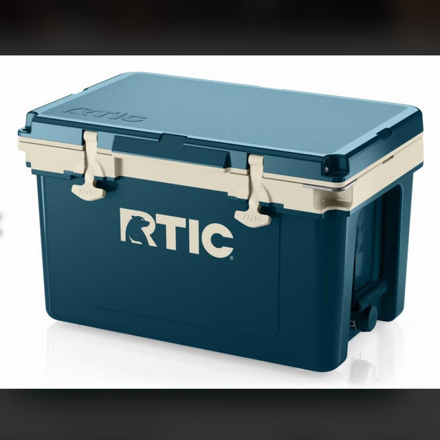 32 QT Ultra-Light Cooler
