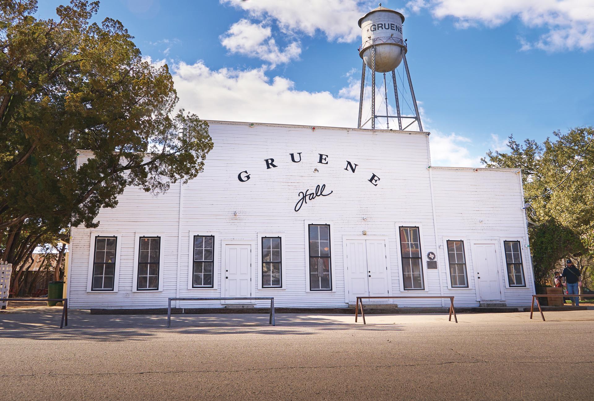 The Wedding Website of Sara Hill and Lance Russell