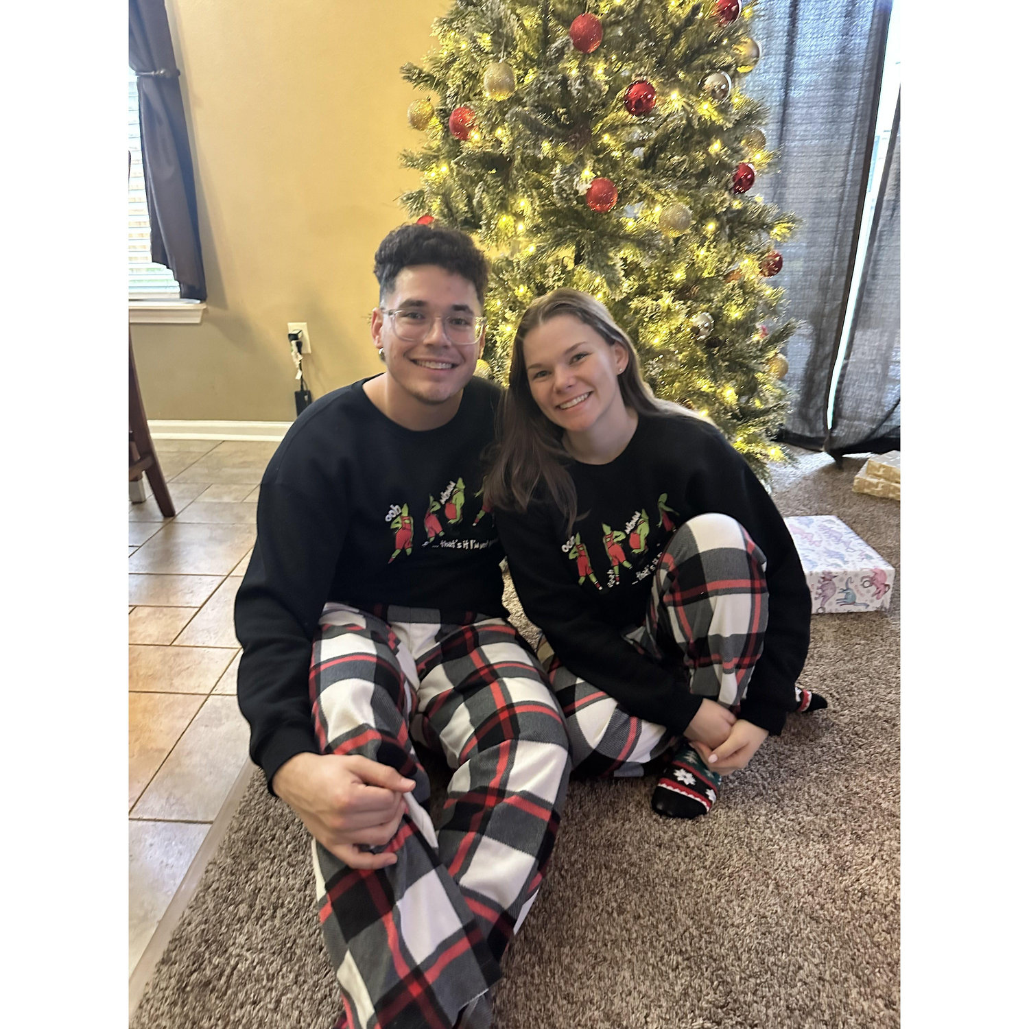 Oooh, ahhh, that’s it im not going! Matching grinchmas PJ’s