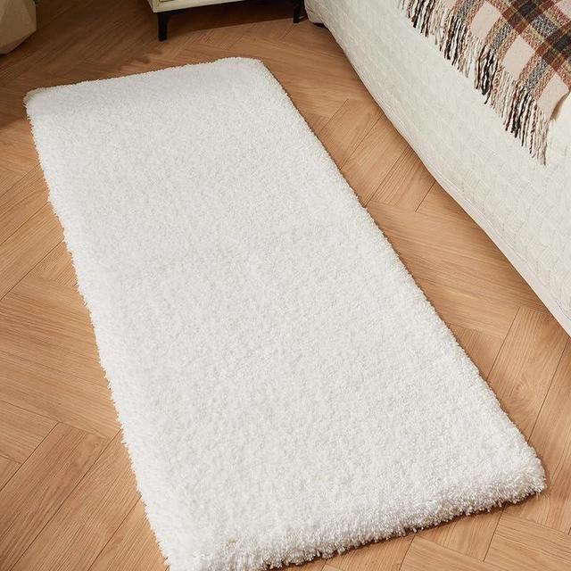 Disolla White Bathroom Runner Rug 24x59 Non Slip Fluffy Long Bath Mat for Bathroom Floor Washable Plush Luxury Bath Rug for Tub Absorbent Shower Sink Mat Bedside Rug