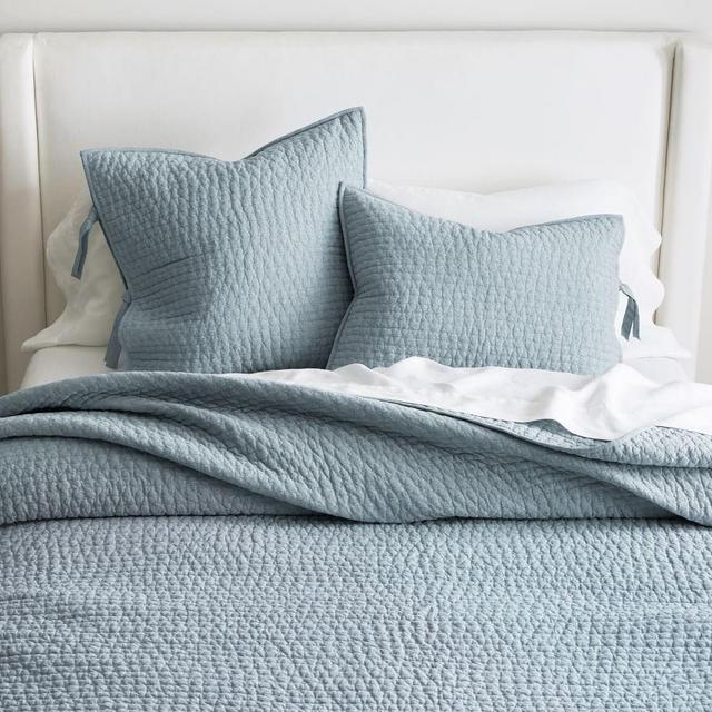 Chambray Pick-Stitch Handcrafted Cotton/Linen Quilt, Full/Queen