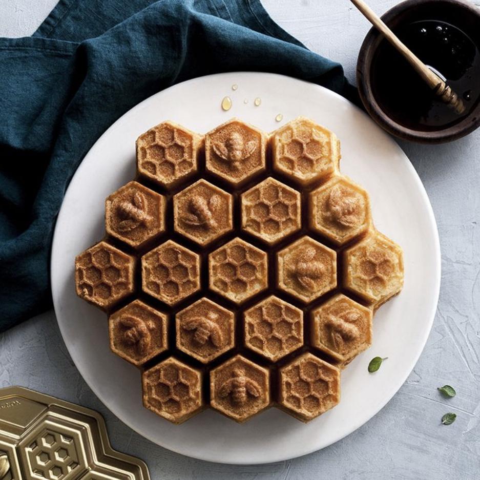 NordicWare - Honeycomb Pull-Apart Cakelet Pan