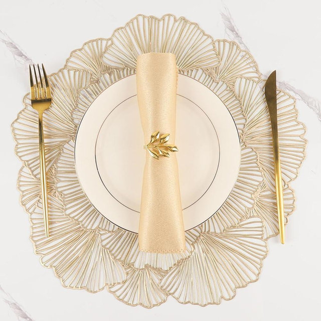 Round Placemats Pressed Vinyl Metallic Flower Place Mats Set of 6 Heat Resistant Dining Table Mats Gold Placemat for Wedding Party Kitchen Decorations