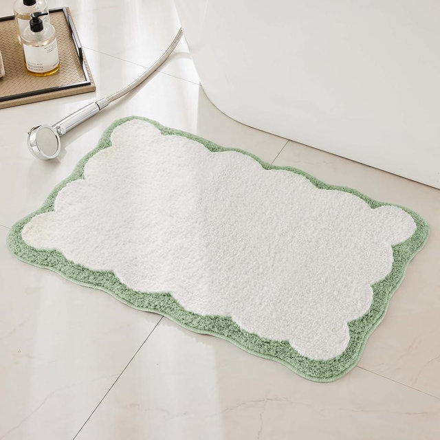 Ohocut Luxury Microfiber Bathroom Rugs, White Bath Rug with Sage Green Scalloped Piping Cute Aesthetic Spring Bath Mat for Bathroom, Tub, Floor Carpet, Sink, Shower, Anti Slip, Absorbent, 26x16
