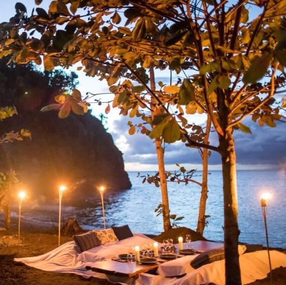 Private Cliffside Honeymoon Dinner with Musician