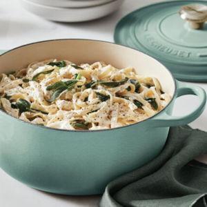 Signature Round Dutch Oven