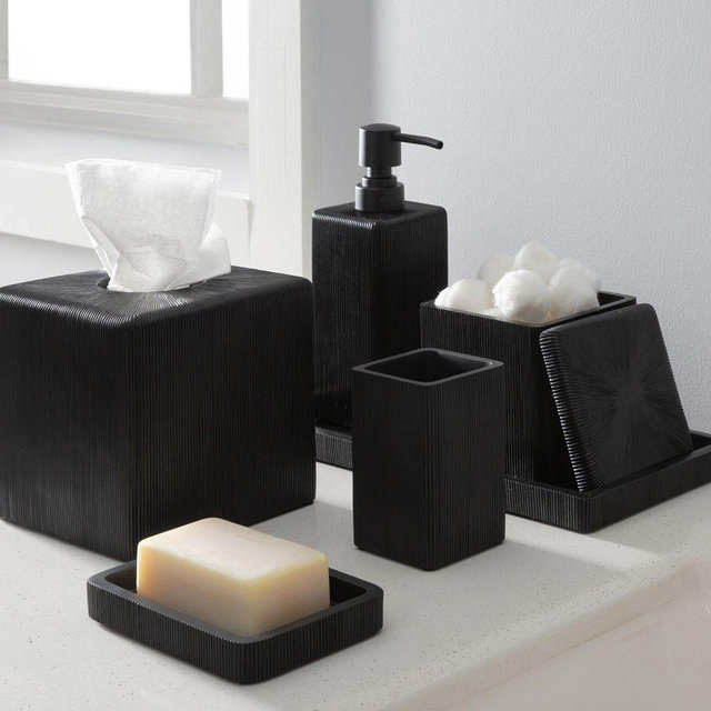 Terenti Resin Lotion Dispenser, Black