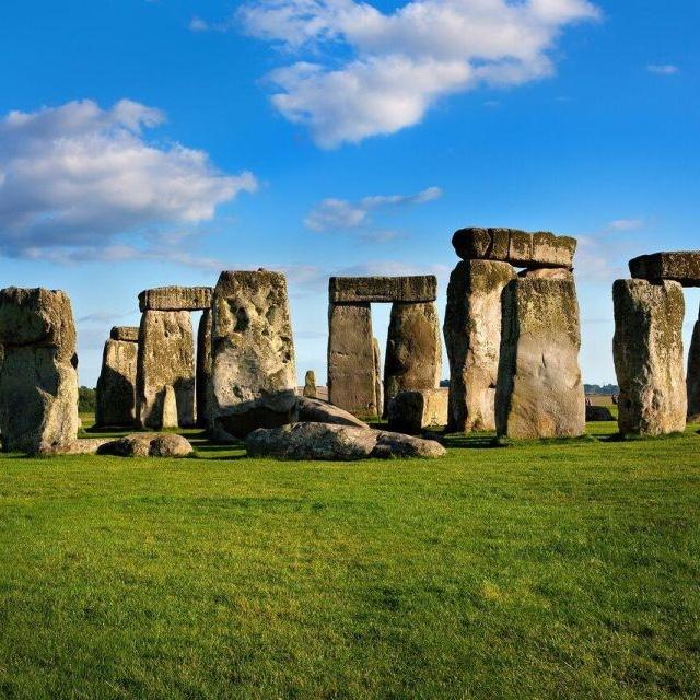 London: Stonehenge Half-Day Morning or Afternoon Tour