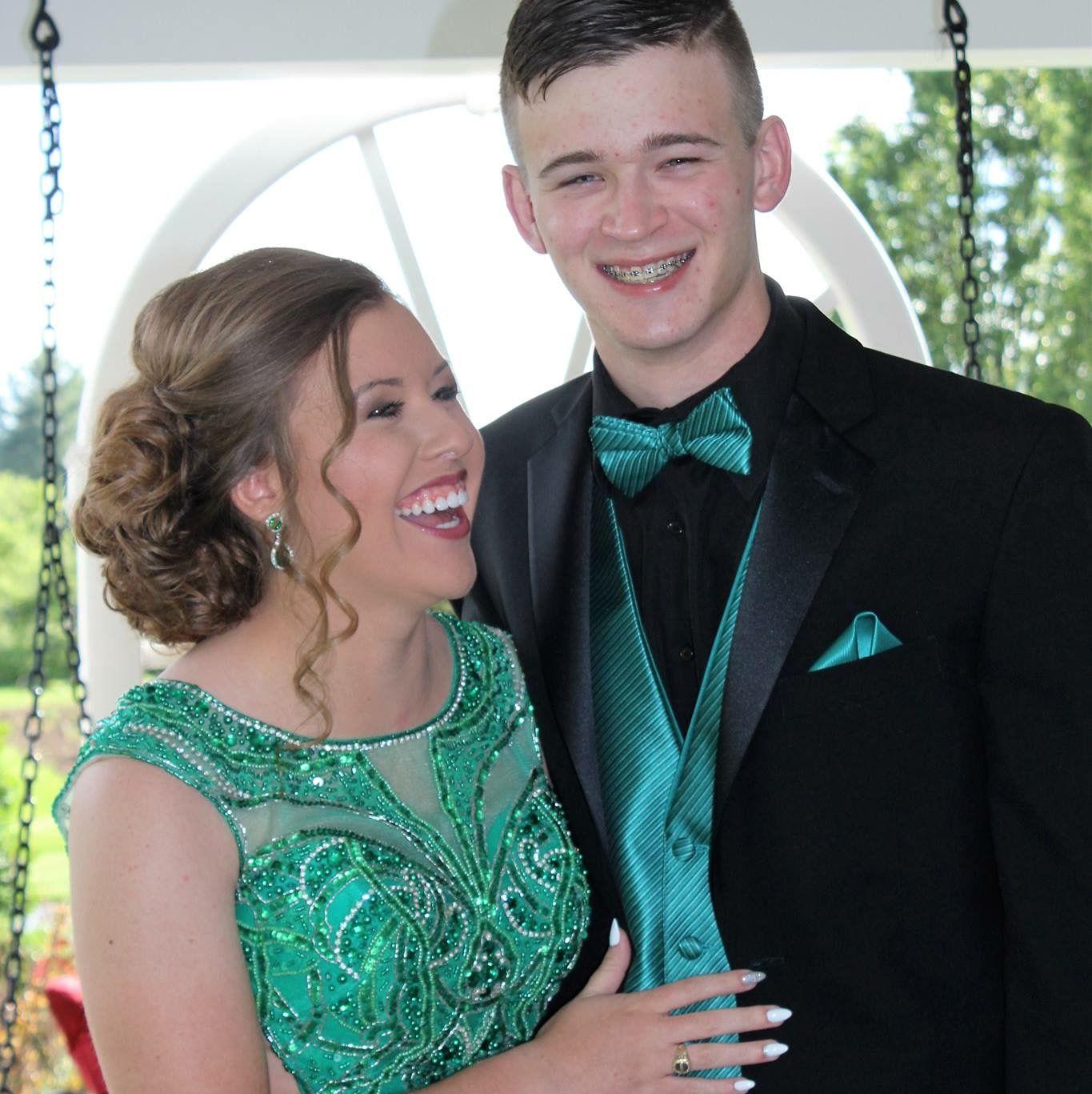 Nathan's senior prom. β¨