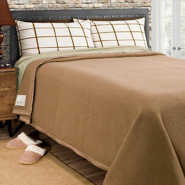 Poyet Motte Rivoli Solid 400GSM 100% Virgin Wool Blanket, Medium/Heavy Weight, Machine Washable (Camel Solid, Full/Queen Size)