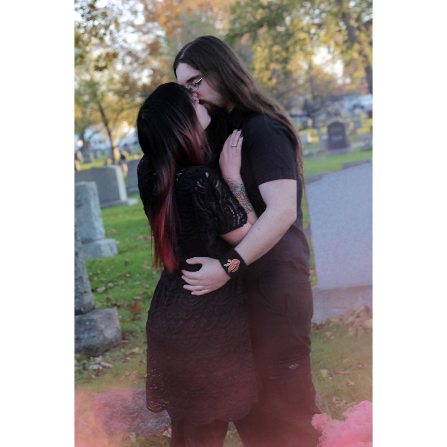 Engagement Photos 🖤
♡Location: Elmlawn Memorial Park
♡Photographer: Alyssa Knowlton, Lyssa Lee Photography