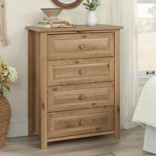 Hillmont Farm 4-Drawer Chest