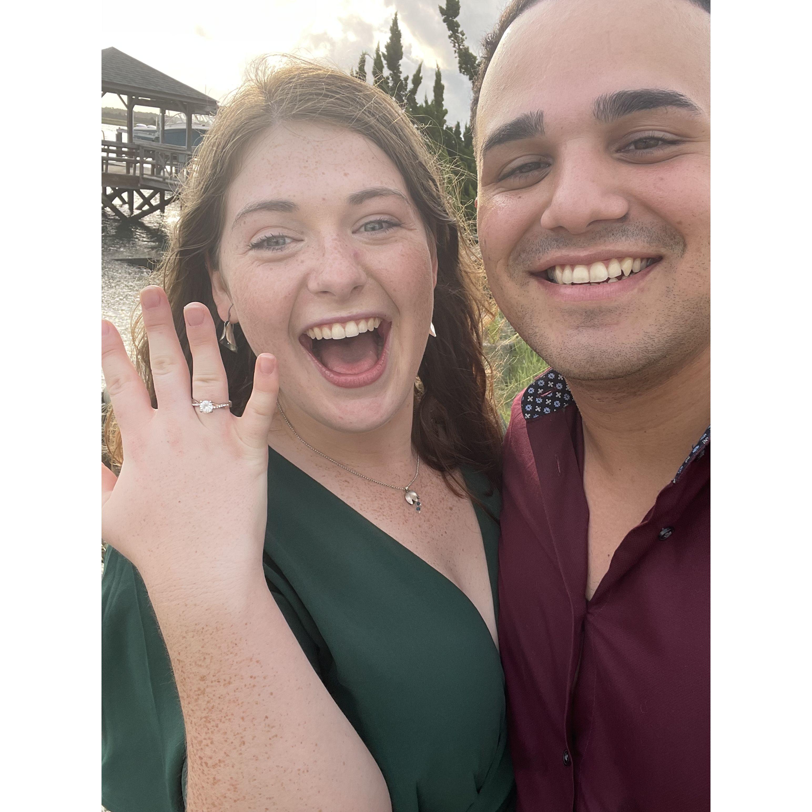 He proposed!!  

El me pidio la mano!!!