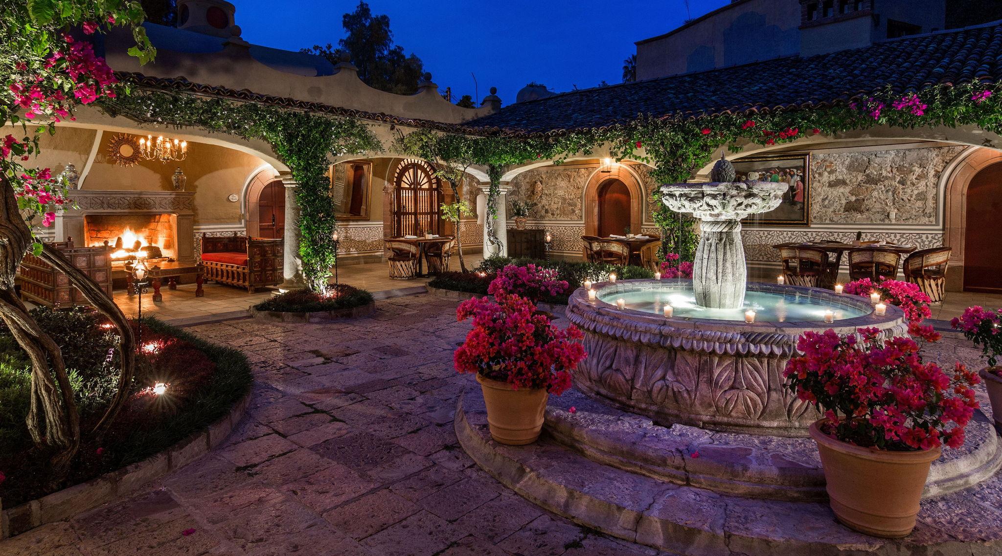 The Wedding Website of Amanda Sapero and Ivan Pesqueira