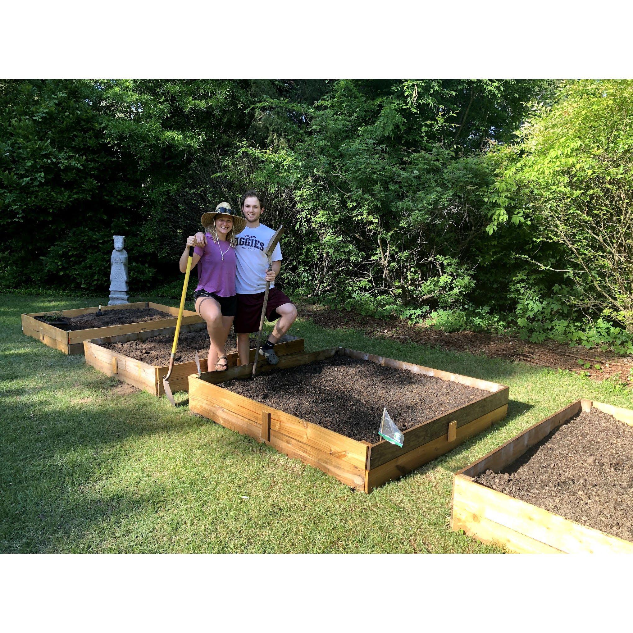 April 18th, 2020- Quarantine with the Hardins. We bunkered down with Sam's parents (Sanna & Andy) during the pandemic. Gardening, boating, garage workouts, & yoga were regular activities.