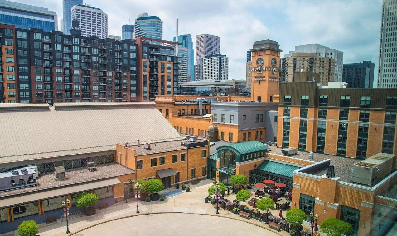 The Wedding Website of Kari Wenker and Nick Ochsner