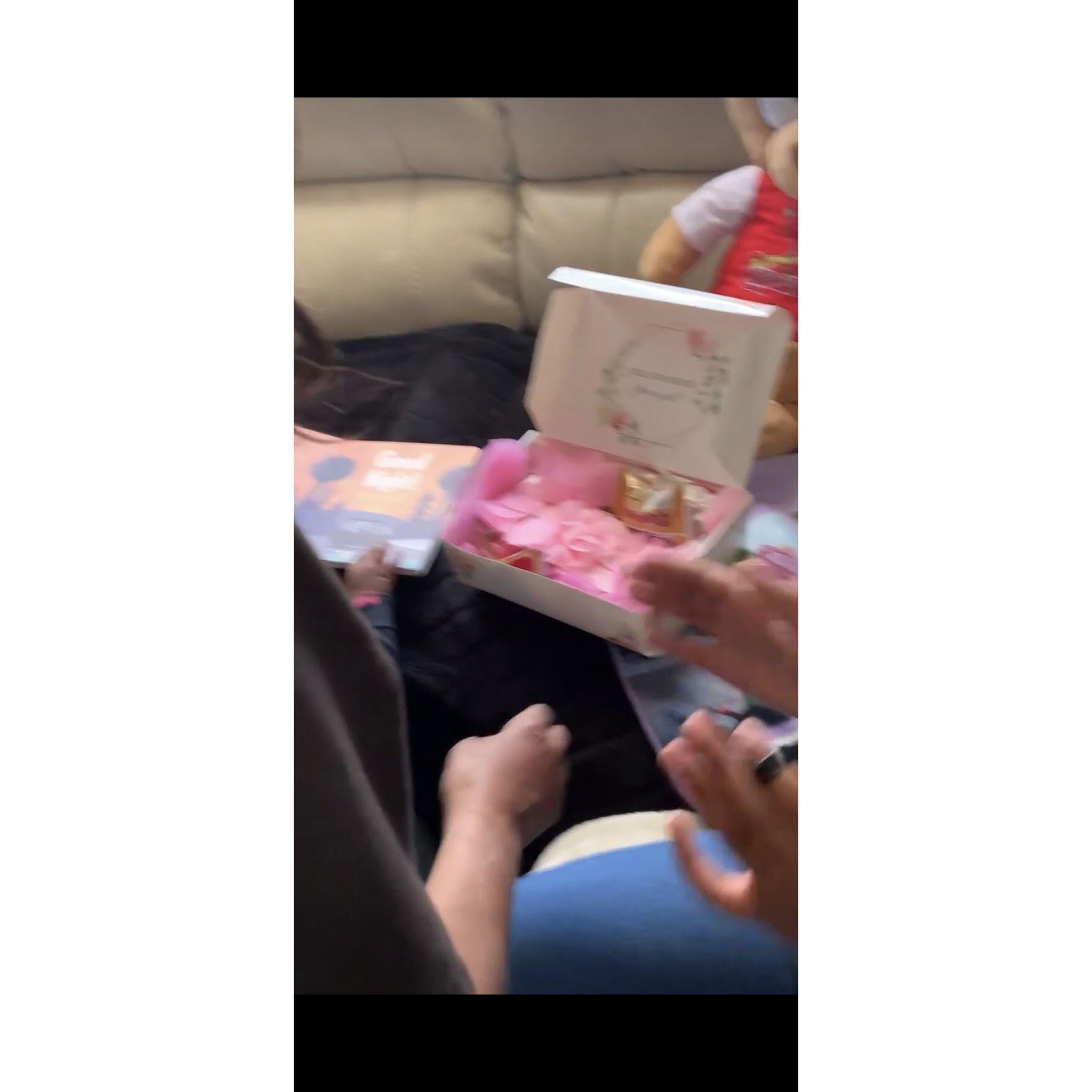 Flowergirl Legay proposal unboxing.