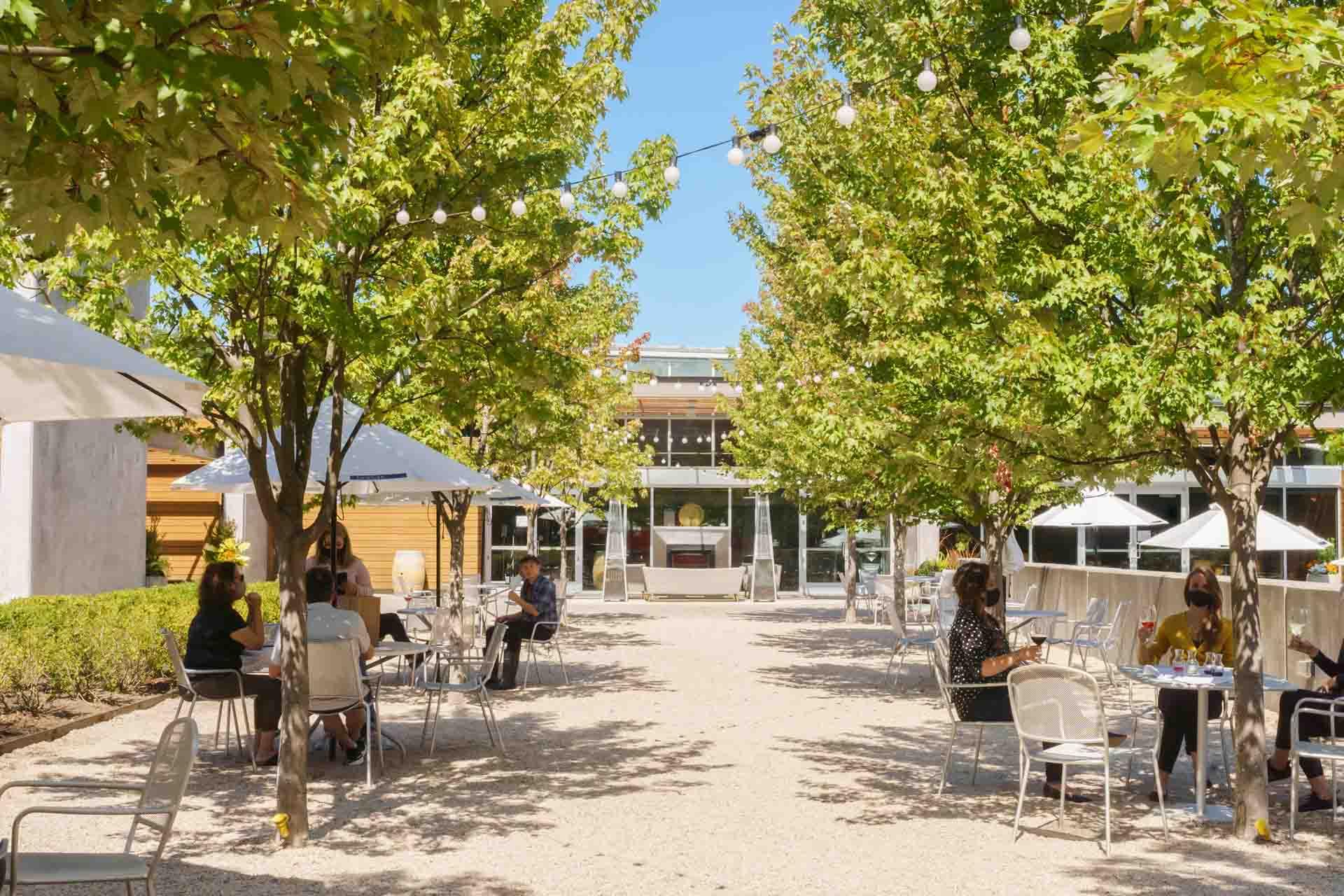 The Wedding Website of Emma D'Alessandro and Henry Flanagan