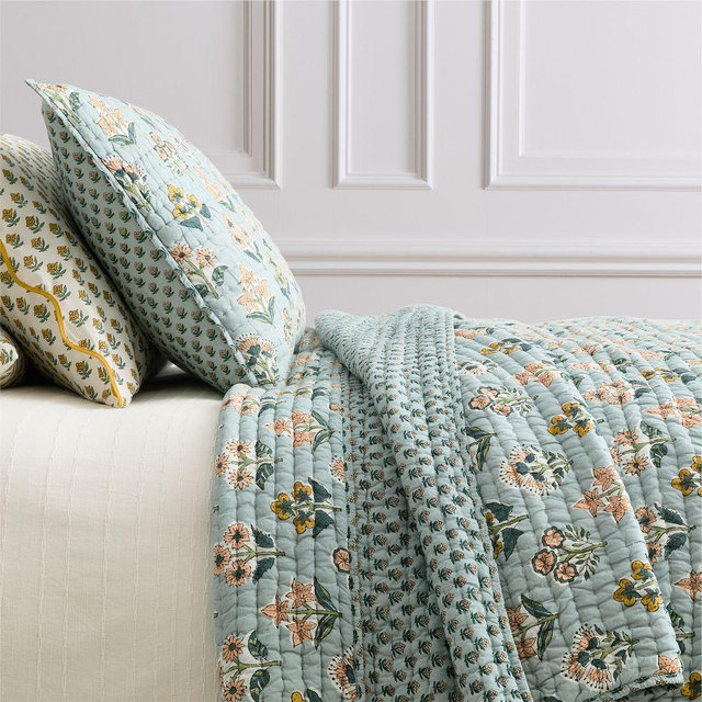 Blossom Quilt, King/Cal. King, Mist Blue