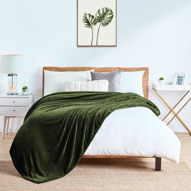 Walensee Fleece Blanket Plush Throw Fuzzy Lightweight (Throw Size 50”x60” Olive Green) Super Soft Microfiber Flannel Blankets for Couch, Bed, Sofa Ultra Luxurious Warm and Cozy for All Seasons