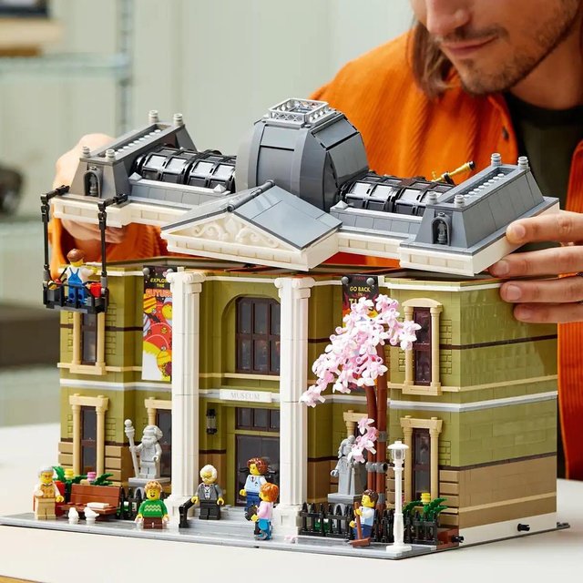 Natural History Museum | LEGO® Icons
