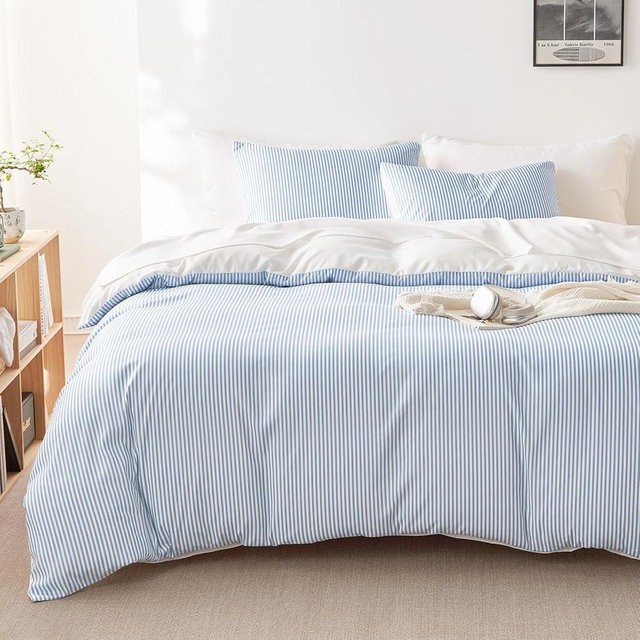 Wake In Cloud - Striped Comforter Set, Ticking Stripe Vertical Pinstripe Neutral Farmhouse Pattern Printed, Soft Lightweight Bedding, 3 Pieces, Blue White, King Size