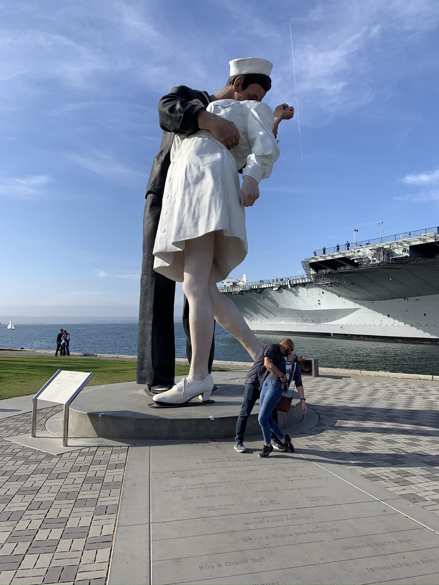 Kissing statue, "Unconditional Surrender", in San Diego 2019