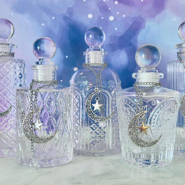 Glass Moon Water Decanter & Silver Moon Charm-*FREE* Spell Ritual Cards and Moon Magic Printables - Moon Charged Quartz for Ritual, Included