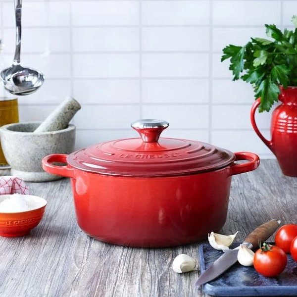 Le Creuset Signature Round Dutch Oven