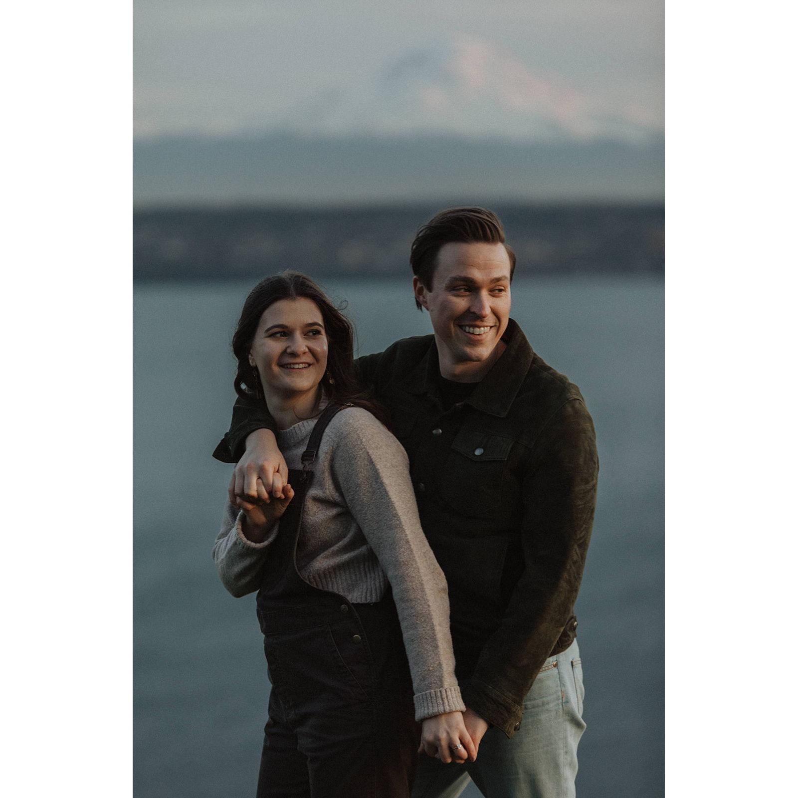 Engagement photos by In the Alpenglow on Vashon Island outside of Tacoma, Wahington in the fall of 2023.