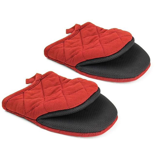 AMAZINGCATS Oven Mitts Silicone Trivet for Kitchen Cooking,2 Pack Little Oven Gloves Pot Holder for Cooking - Heat Resistant, Non-Slip Grip, Hanging Loop, Red