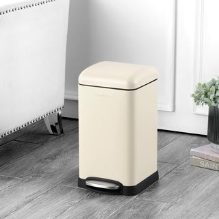 Betty Retro Mini Step Can