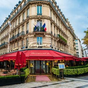 Breakfast along the champs-élysées