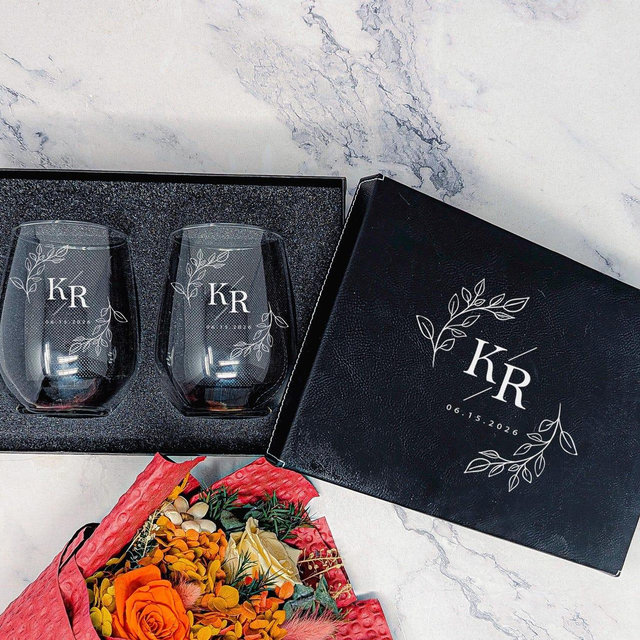 Gift For Couples, Couples Stemless Wine Glass Set, Engraved Wedding Glasses, Gift for Mr and Mrs, Bride & Groom Wine Glasses for Toasting