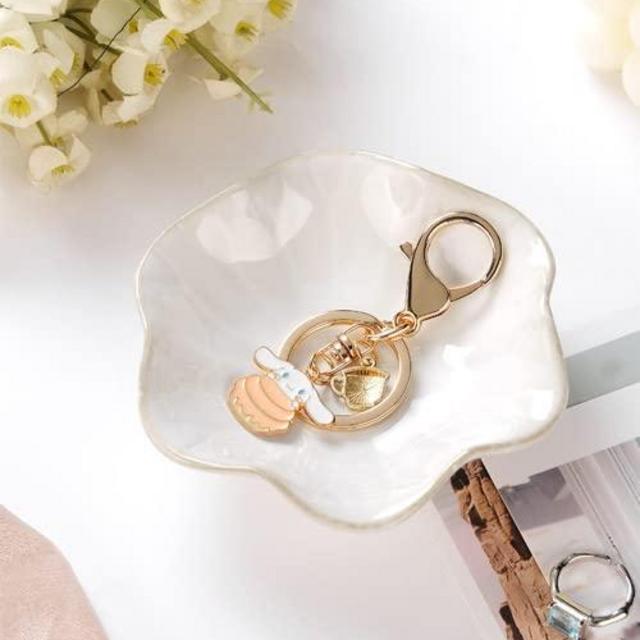Lotus Leaf Shape Decorative Ring Tray, Small Key Bowl, Ceramic Trinket Tray Jewelry Dish Organizing Necklace Earrings, Home Decoration for Mom Best Friend Sister, White.