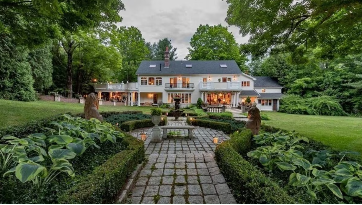 The Wedding Website of Nicole Lussier and Austin Conte