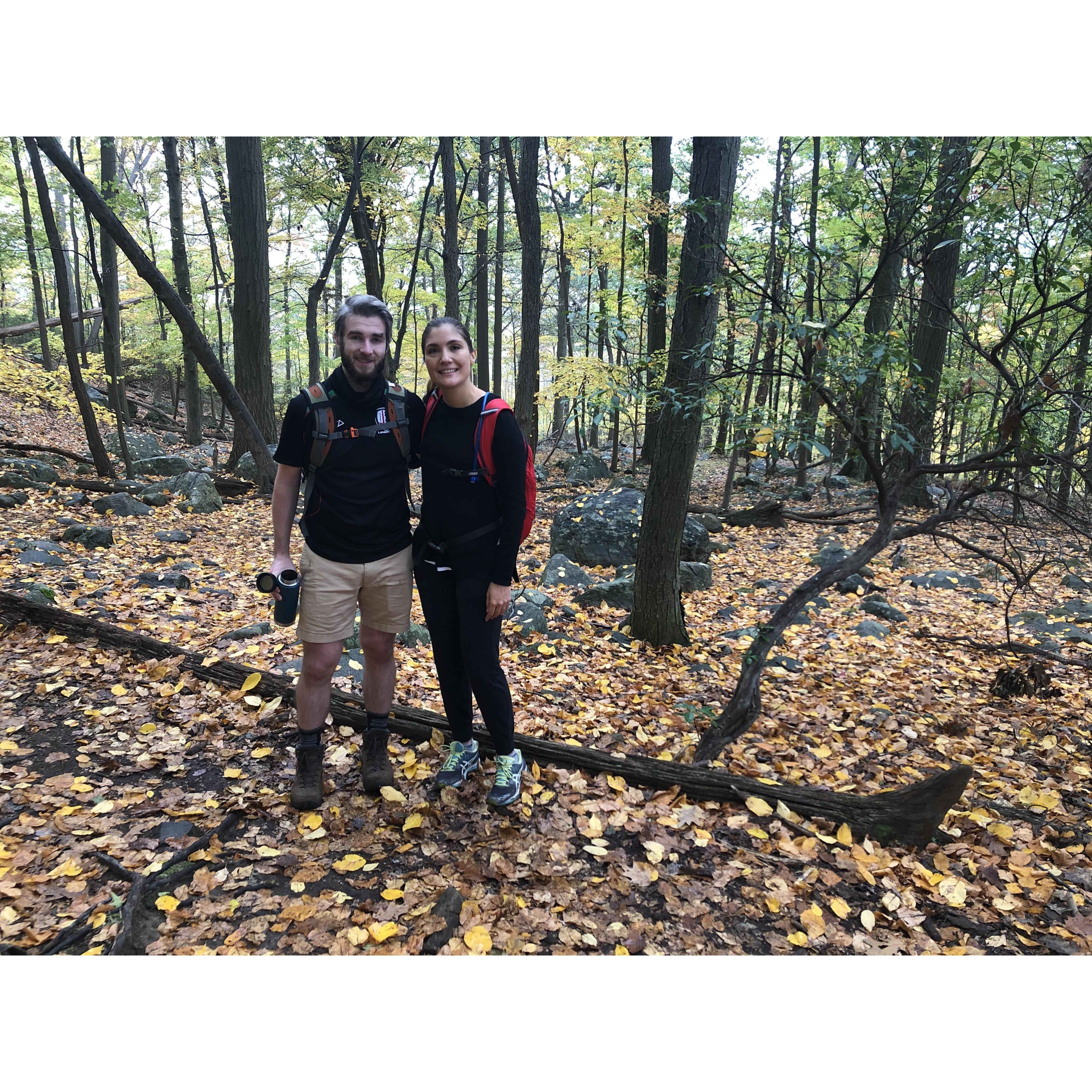 Excursionismo de sobrevivencia pandémica + presumiendo barba. 
Hiking to survive the pandemic + showing off the beard.